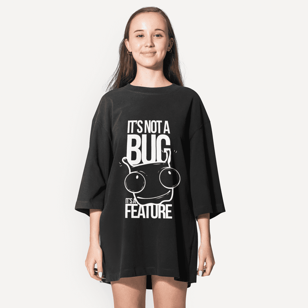 Black oversized graphic t-shirt with techie quote – It’s not a bug, it’s a feature – Funkyolo